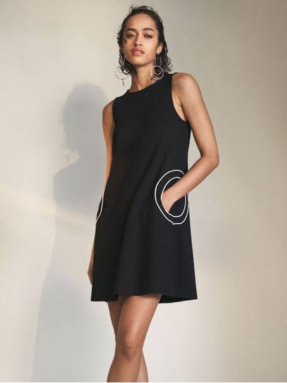 W by Worth Sleeveless Shift Dress with Round Pocket Detail Black White 10